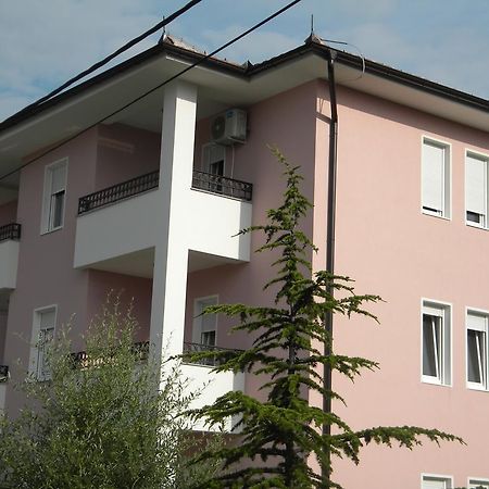 Apartment Srebrni Oblak Arandjelovac Exteriör bild
